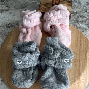 LIKE NEW BURTS BEES BABY BOOTIE’S 6-9 MONTHS
